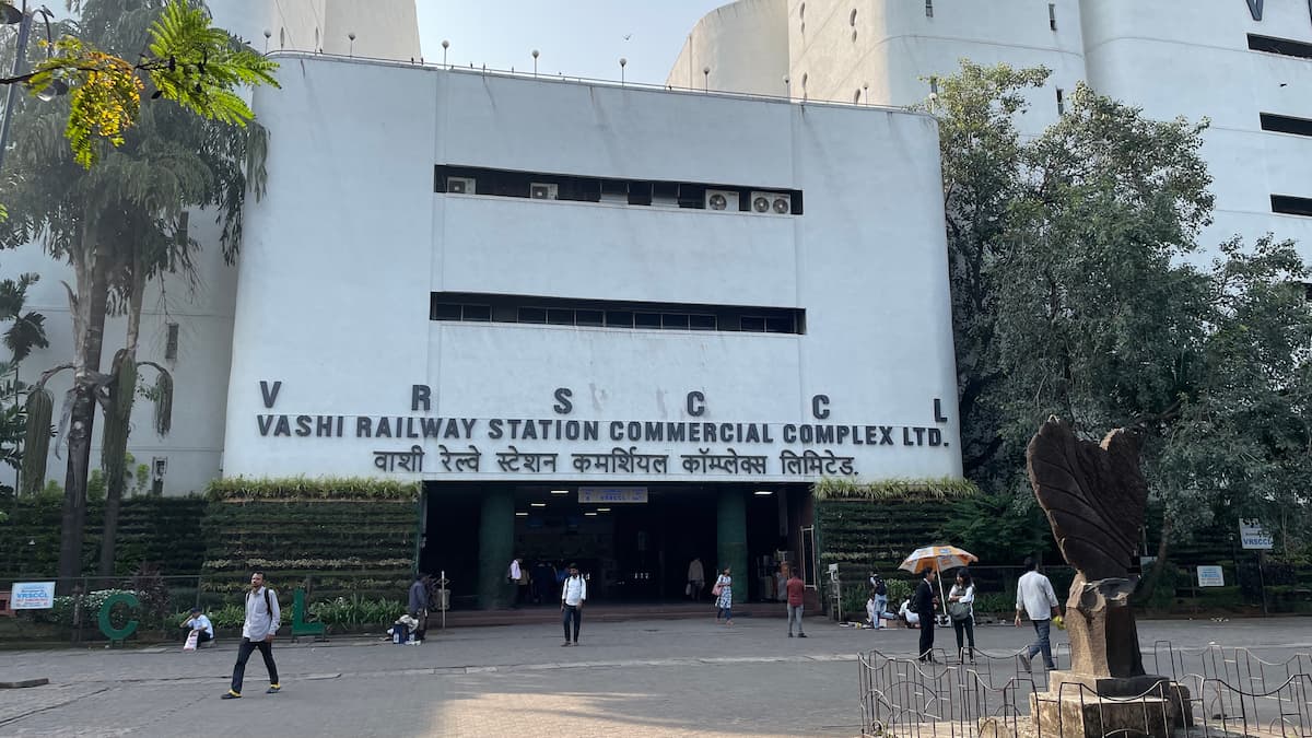 vashi railway station entrance